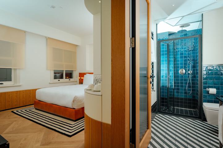 Room 42 of 113