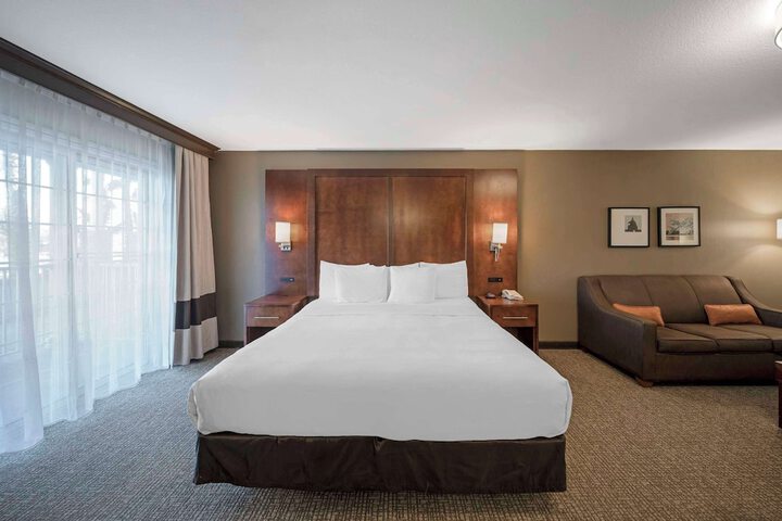 1 King Bed (25 of 34)