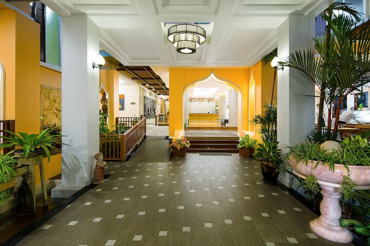 Entrance & Lobby