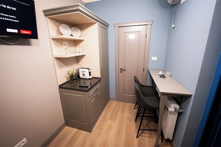 Room 16 of 32