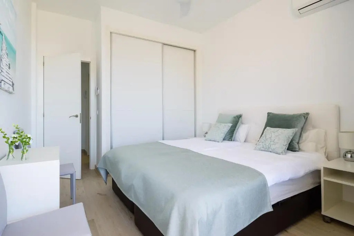 Room 5 of 15
