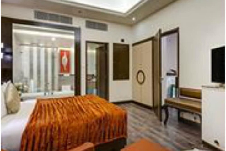 Room 2 of 48