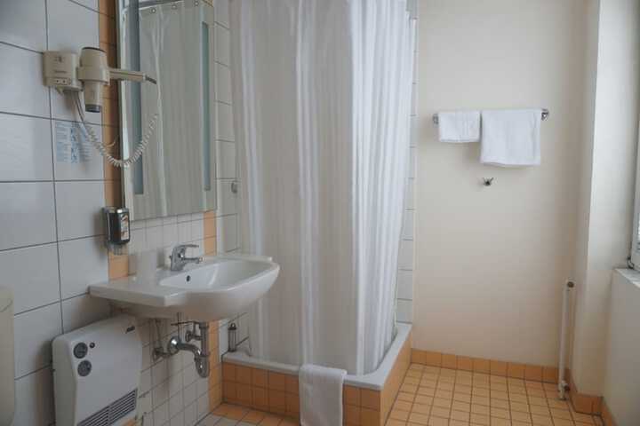 Room 52 of 82