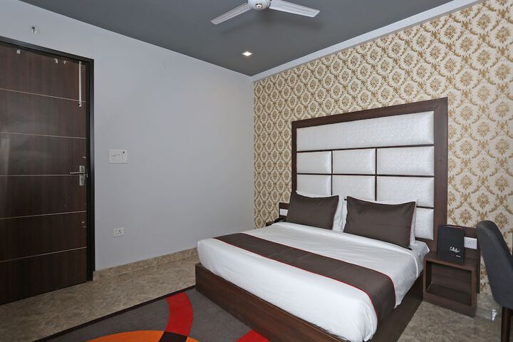 Room 10 of 28