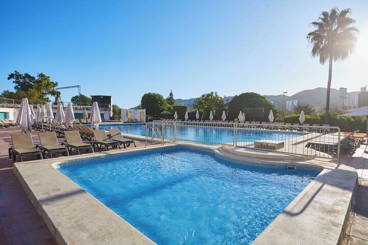 Hotel with Pool