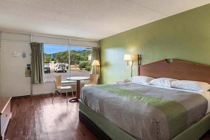 1 King Bed (6 of 11)