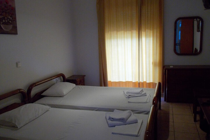 Room 2 of 33