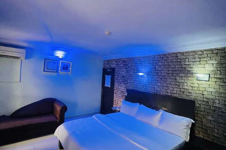 Room 20 of 27