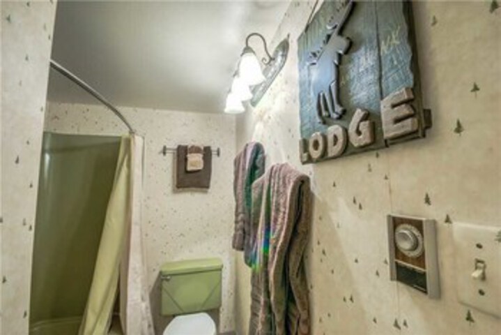 Room 4 of 32
