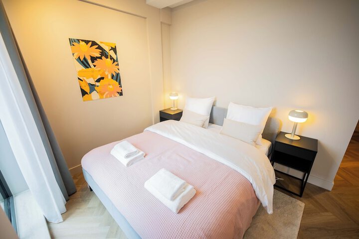 Room 45 of 215