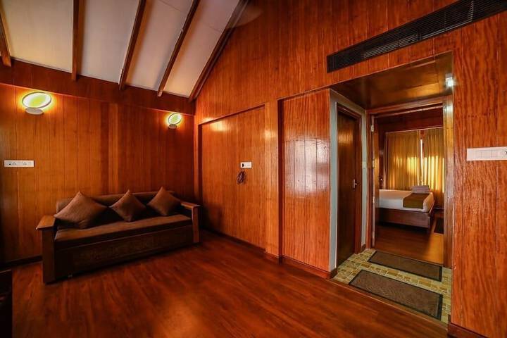 Room 8 of 12
