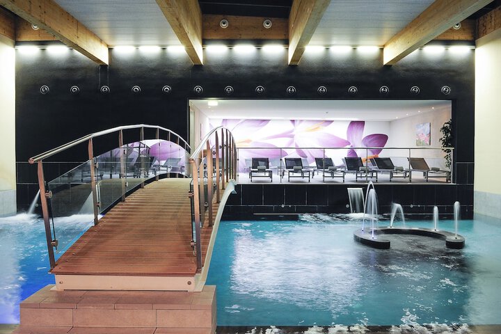 Hotel with Pool