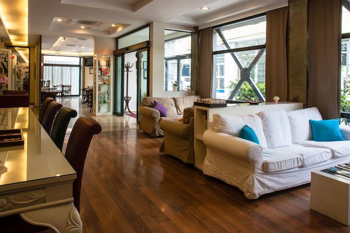 Hotel Lobby