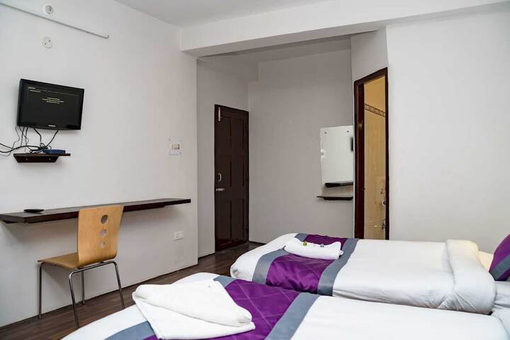 Room 13 of 27