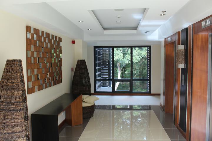 Ballroom/Hall 123 of 128
