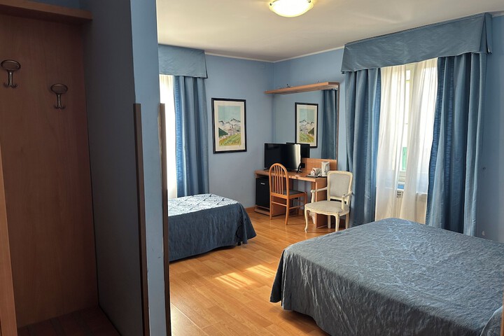 Room 6 of 42