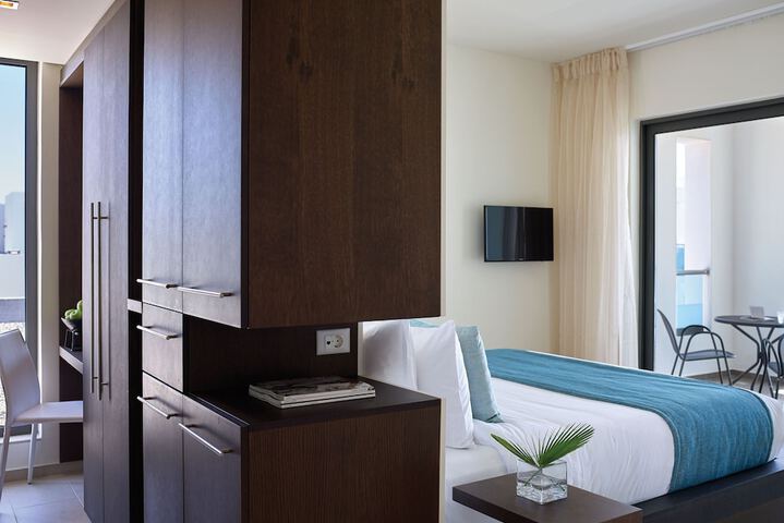 Room 3 of 46