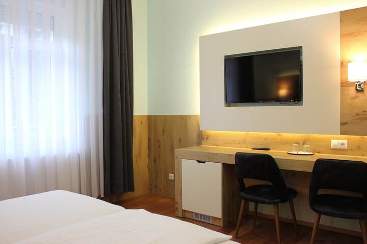 Room 6 of 44