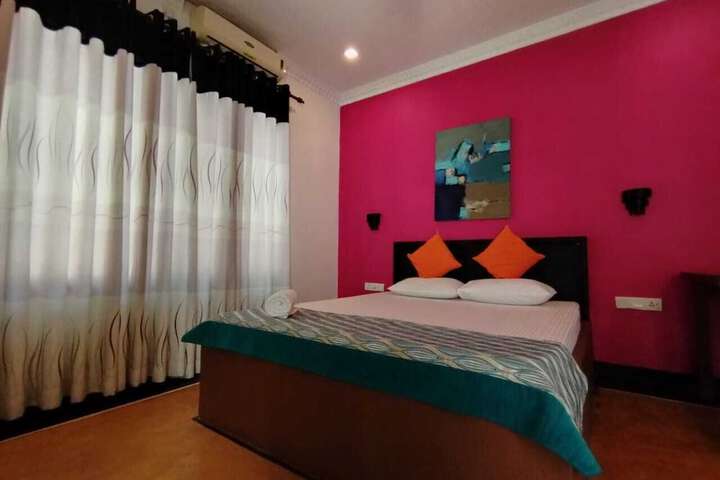Room 4 of 43