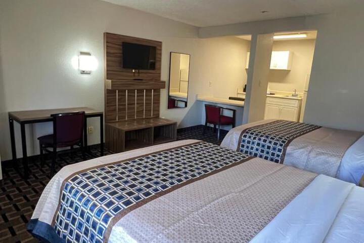 1 King Bed Suite (1 of 7)