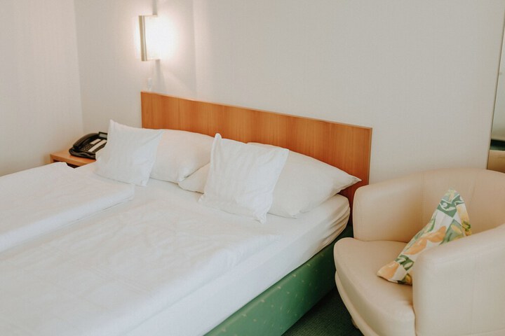 Room 7 of 34