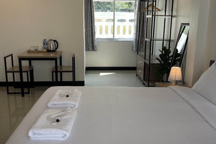 Room 8 of 16