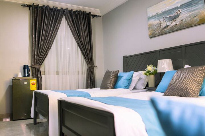 Room 11 of 27