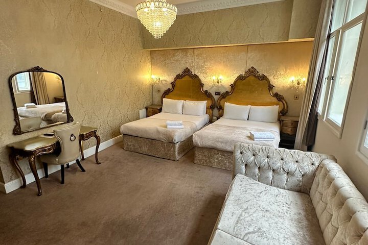 Room 62 of 171
