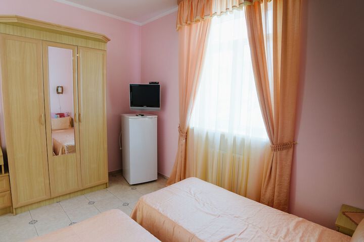 Room 14 of 18