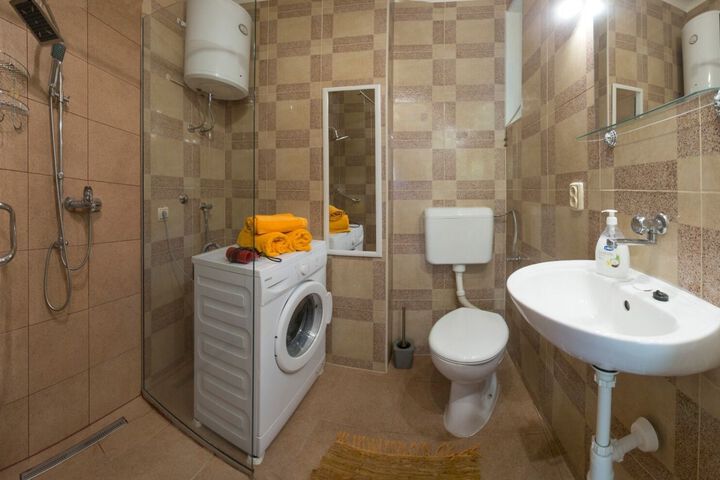 Room 2 of 24