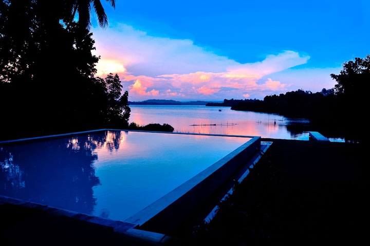 Pool 50 of 76