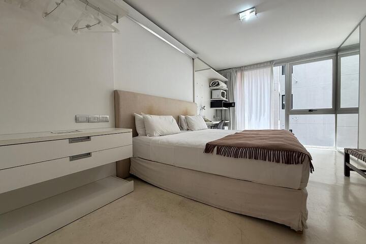 Room 29 of 53