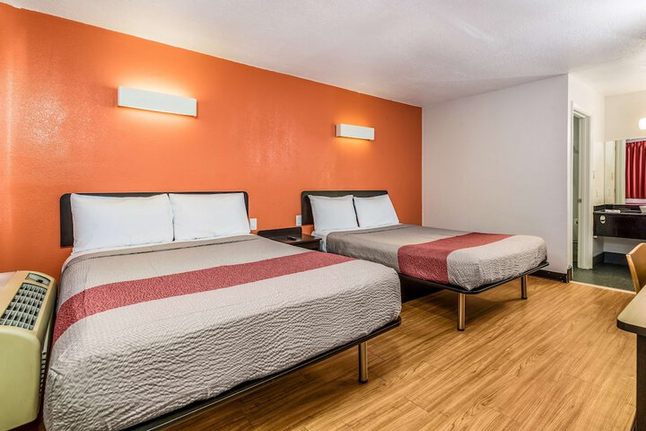Room 8 of 27