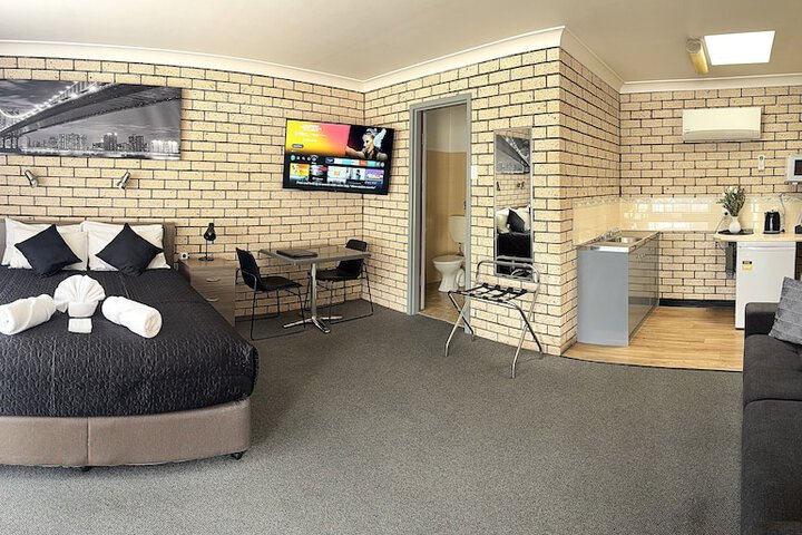 Room 33 of 55