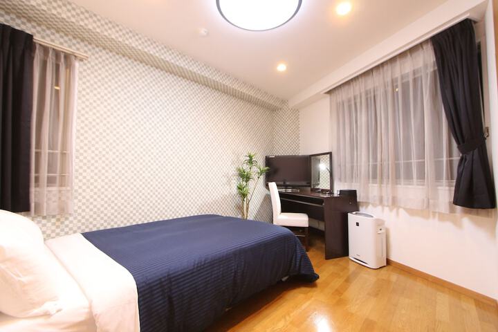 Room 8 of 32