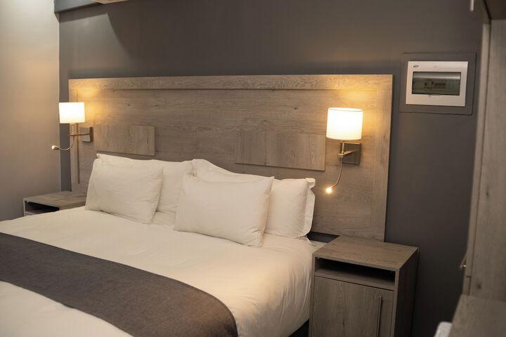 Room 3 of 6