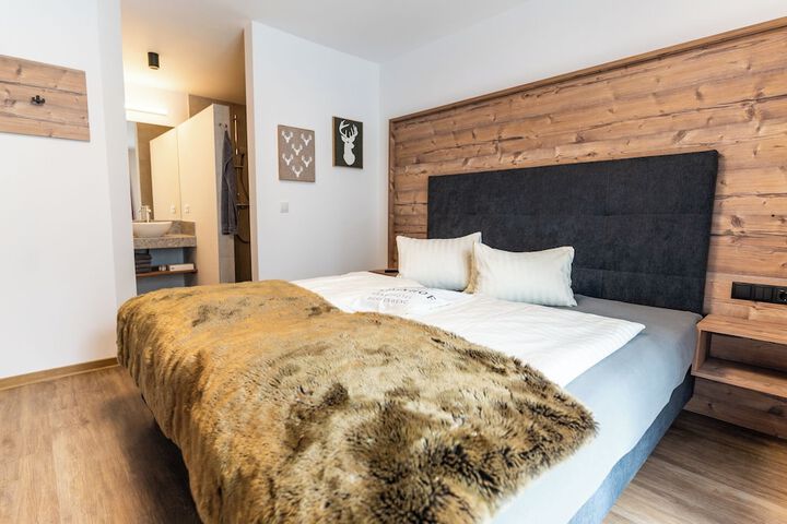 Room 2 of 42