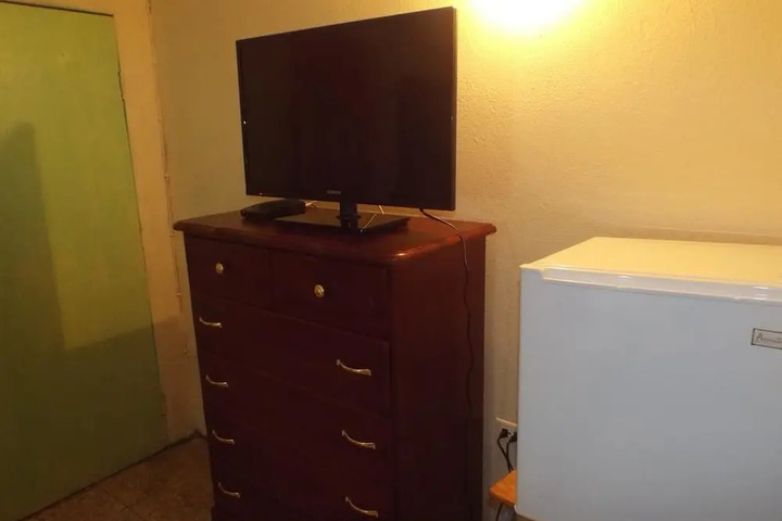 Room 6 of 18