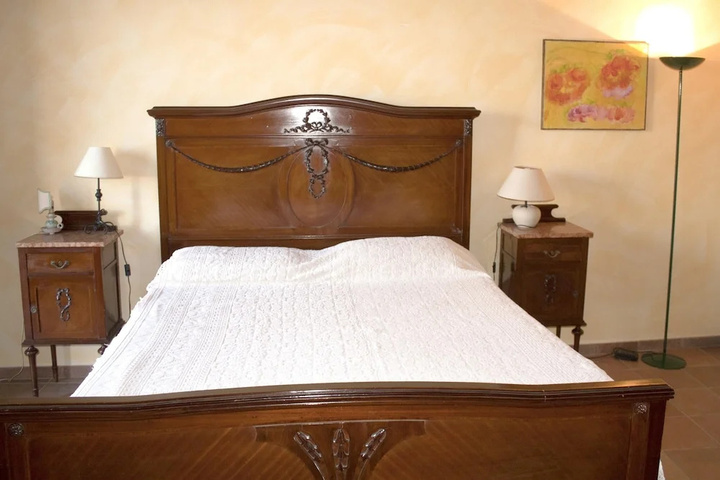 Room 4 of 27