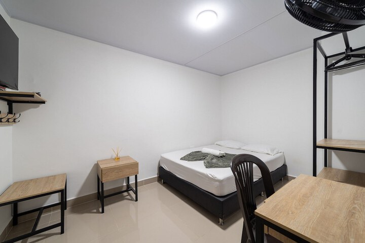 Room 12 of 122