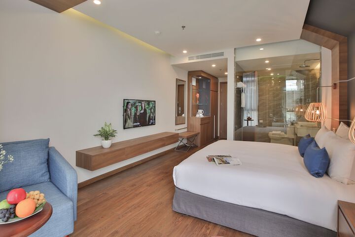 Room 44 of 203