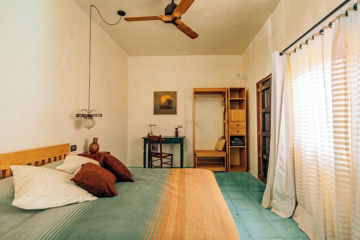 Room 8 of 118