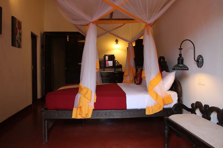 Room 4 of 143