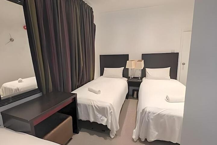 Room 6 of 37