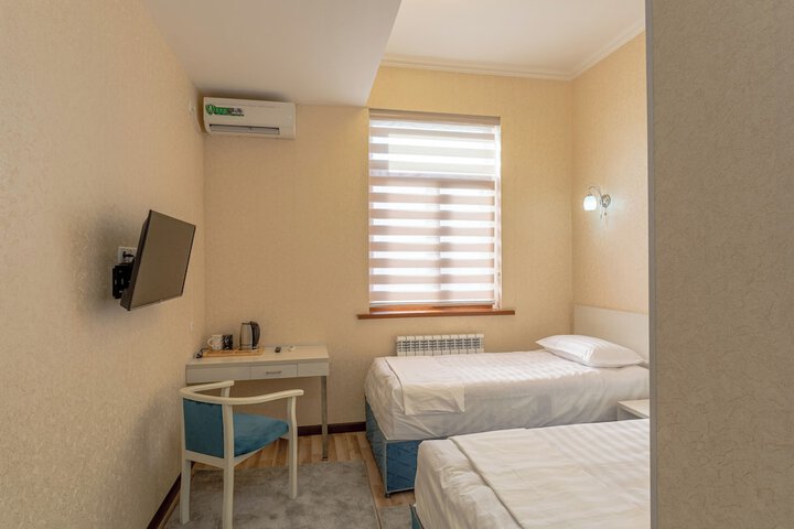 Room 11 of 25