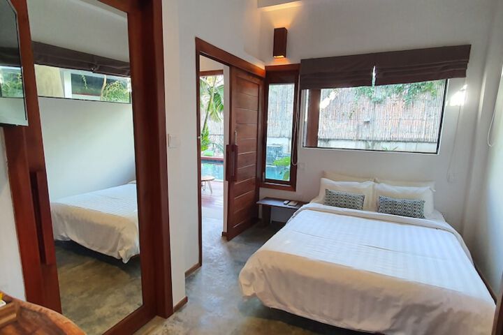 Room 13 of 83