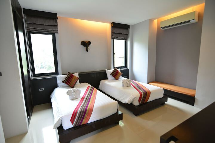Room 33 of 146