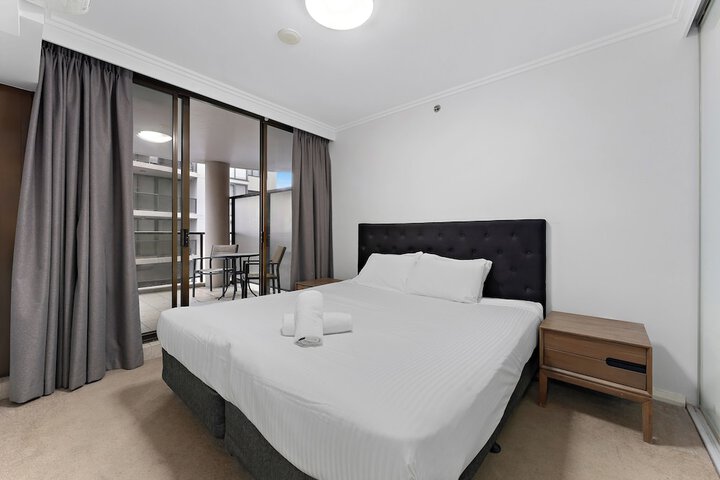 Room 6 of 33