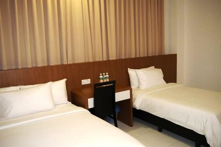 Room 12 of 30