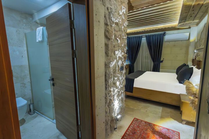Room 16 of 48